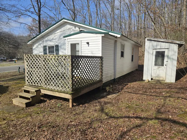 a view of a house with a backyard