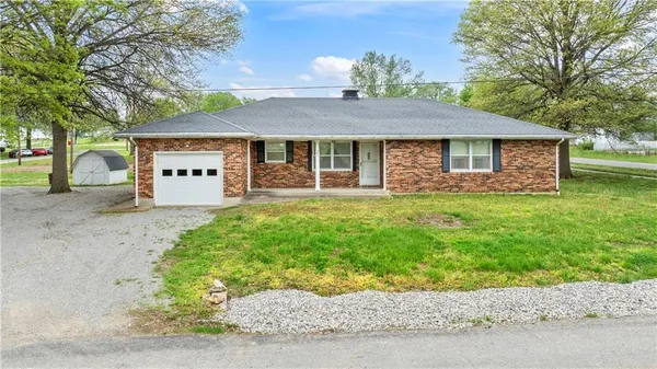 $220,000 | 101 West Jefferson Street, Otterville, MO 65348