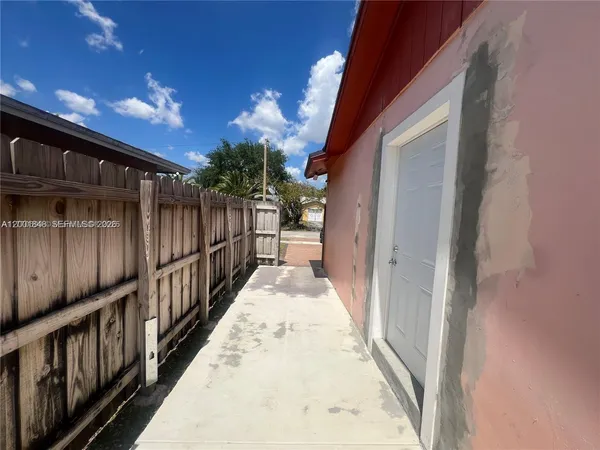 $1,200 | 11012 Southwest 162nd Terrace, Unit 1, Miami, FL 33157