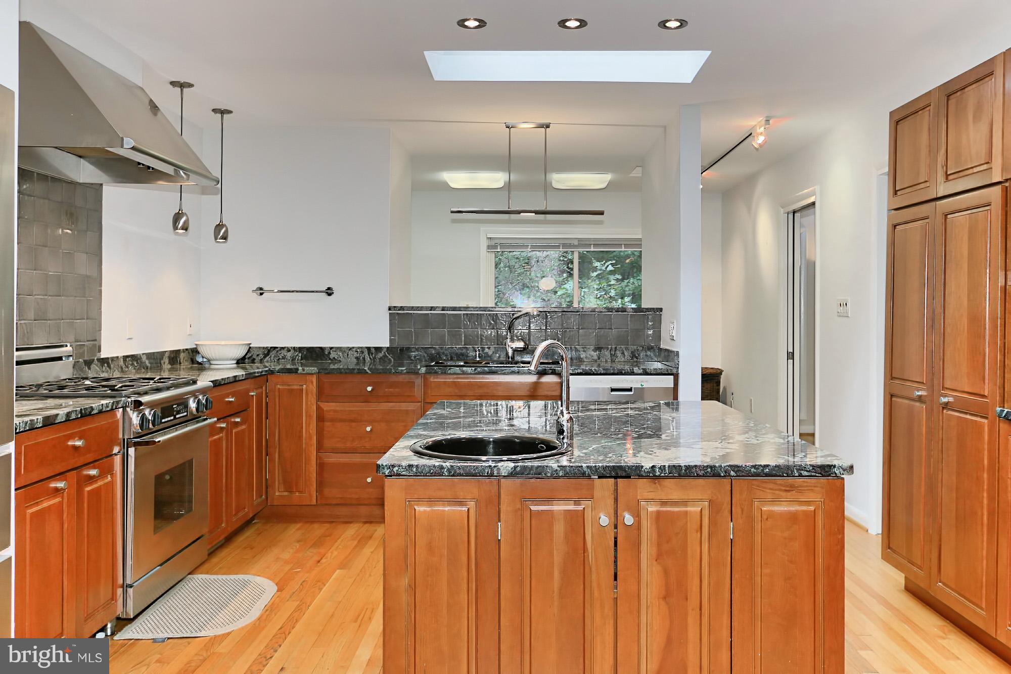12012 Aintree Lane Reston, VA 20191 - Photo 11 of 30 Kitchen