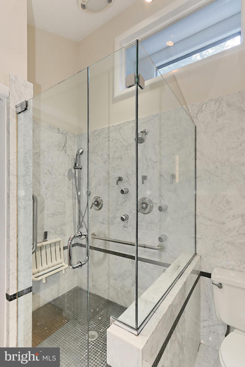 12012 Aintree Lane Reston, VA 20191 - Photo 18 of 30 Bath (Master)