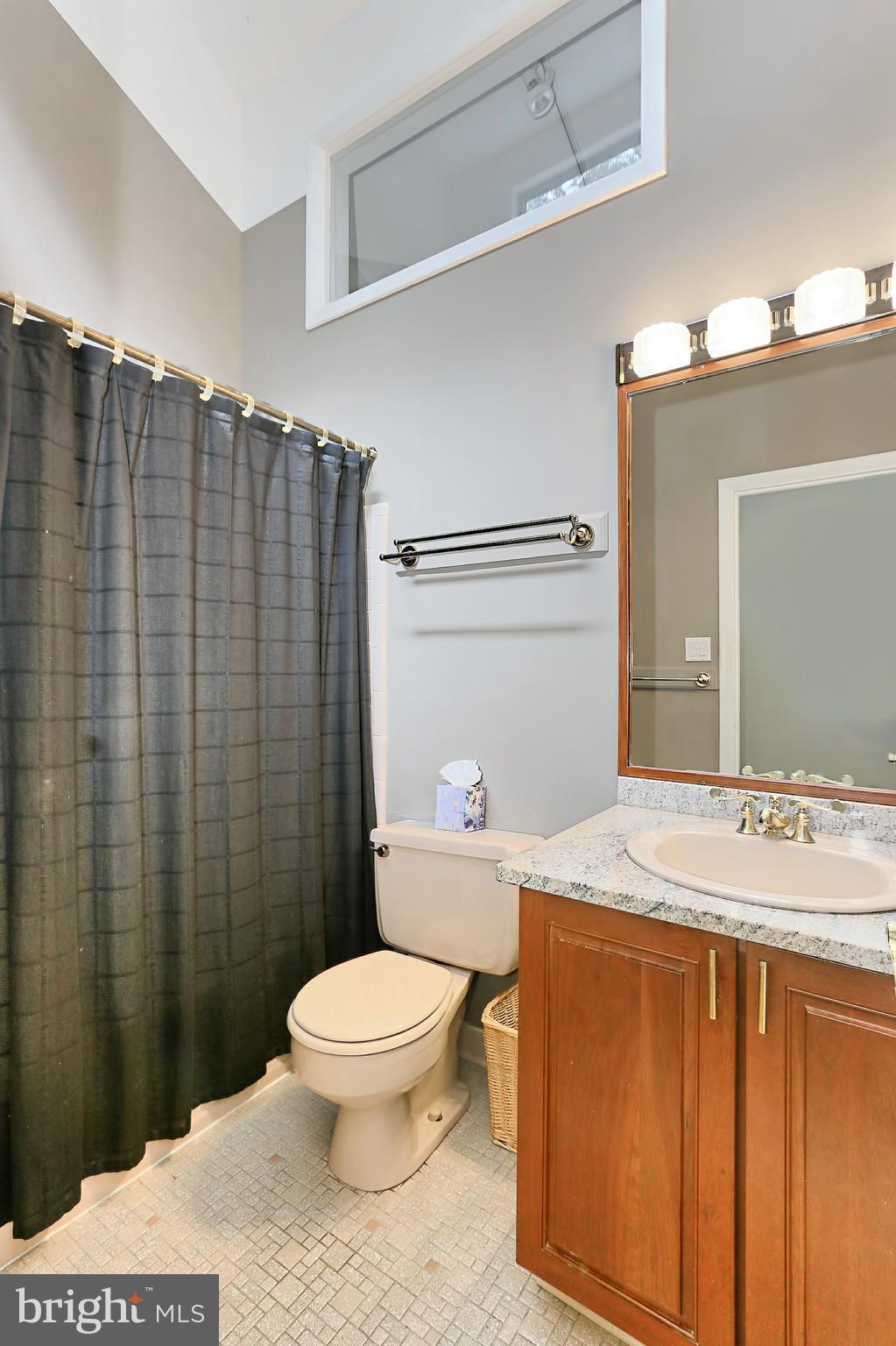 12012 Aintree Lane Reston, VA 20191 - Photo 20 of 30 Bath