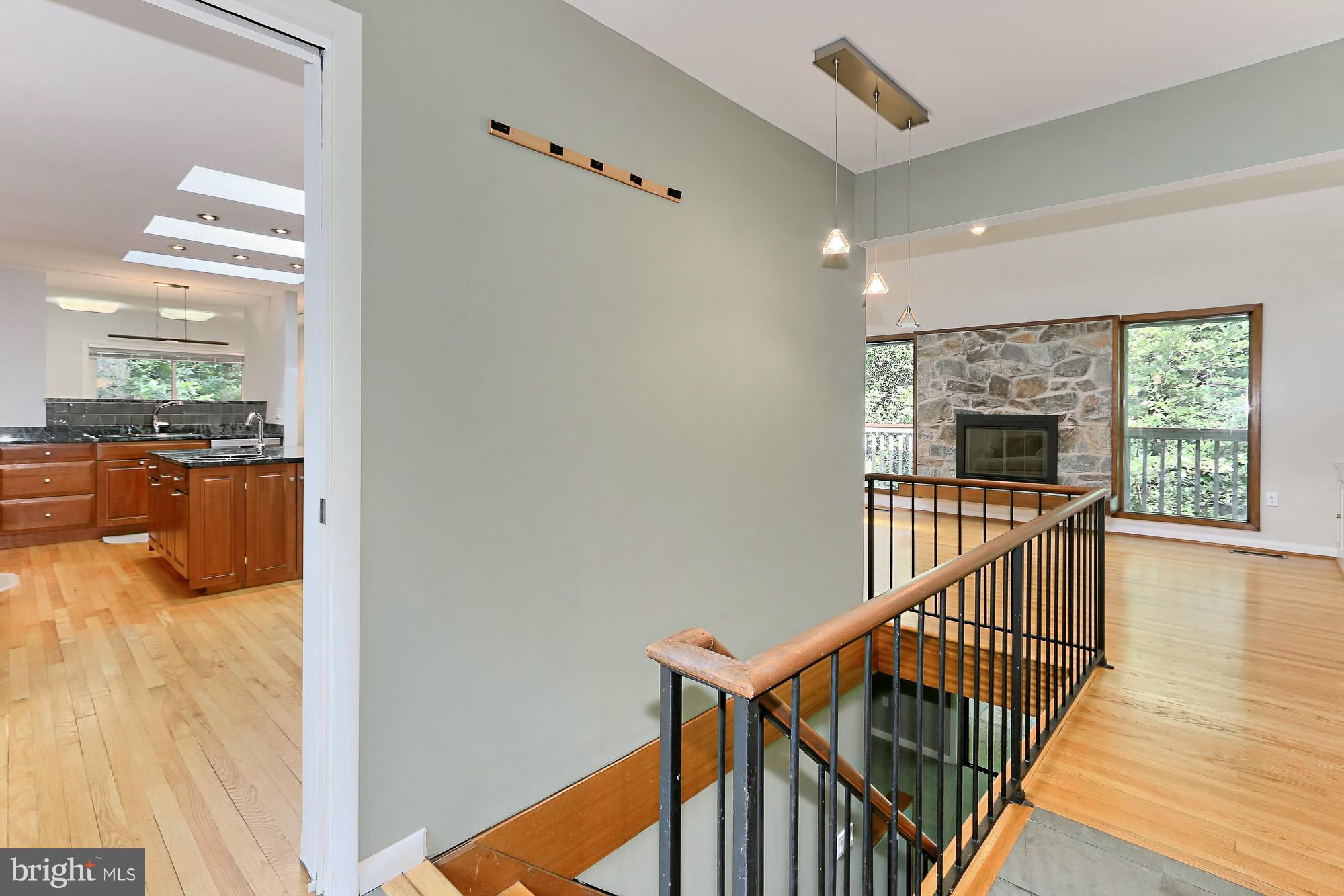 12012 Aintree Lane Reston, VA 20191 - Photo 3 of 30 Foyer