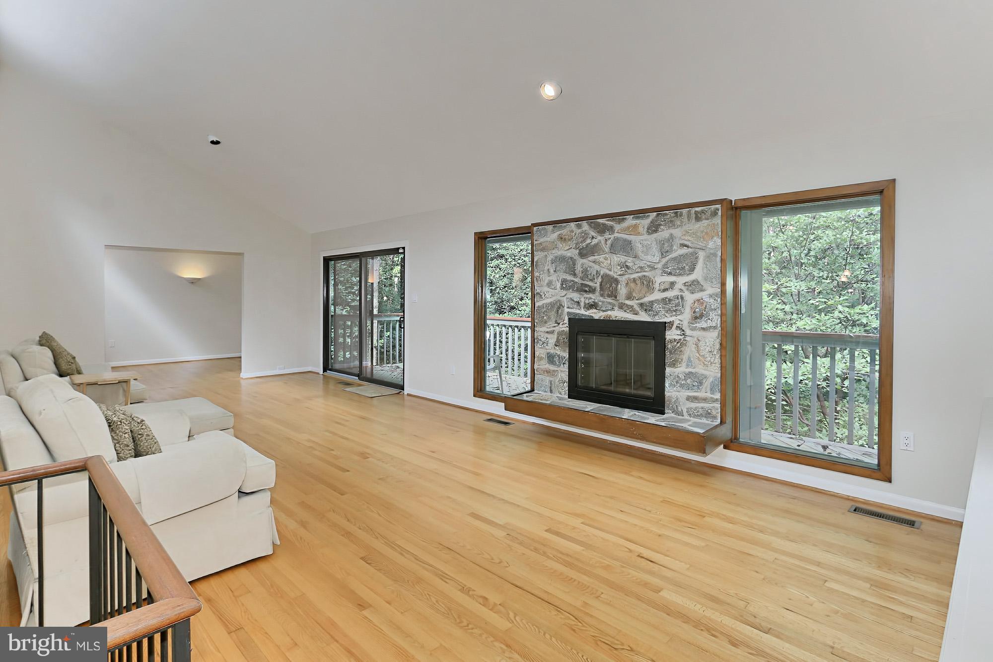 12012 Aintree Lane Reston, VA 20191 - Photo 5 of 30 Living Room