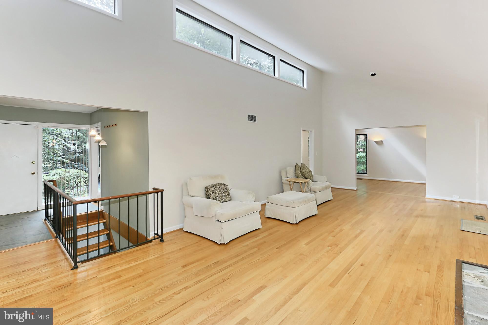 12012 Aintree Lane Reston, VA 20191 - Photo 6 of 30 Living Room
