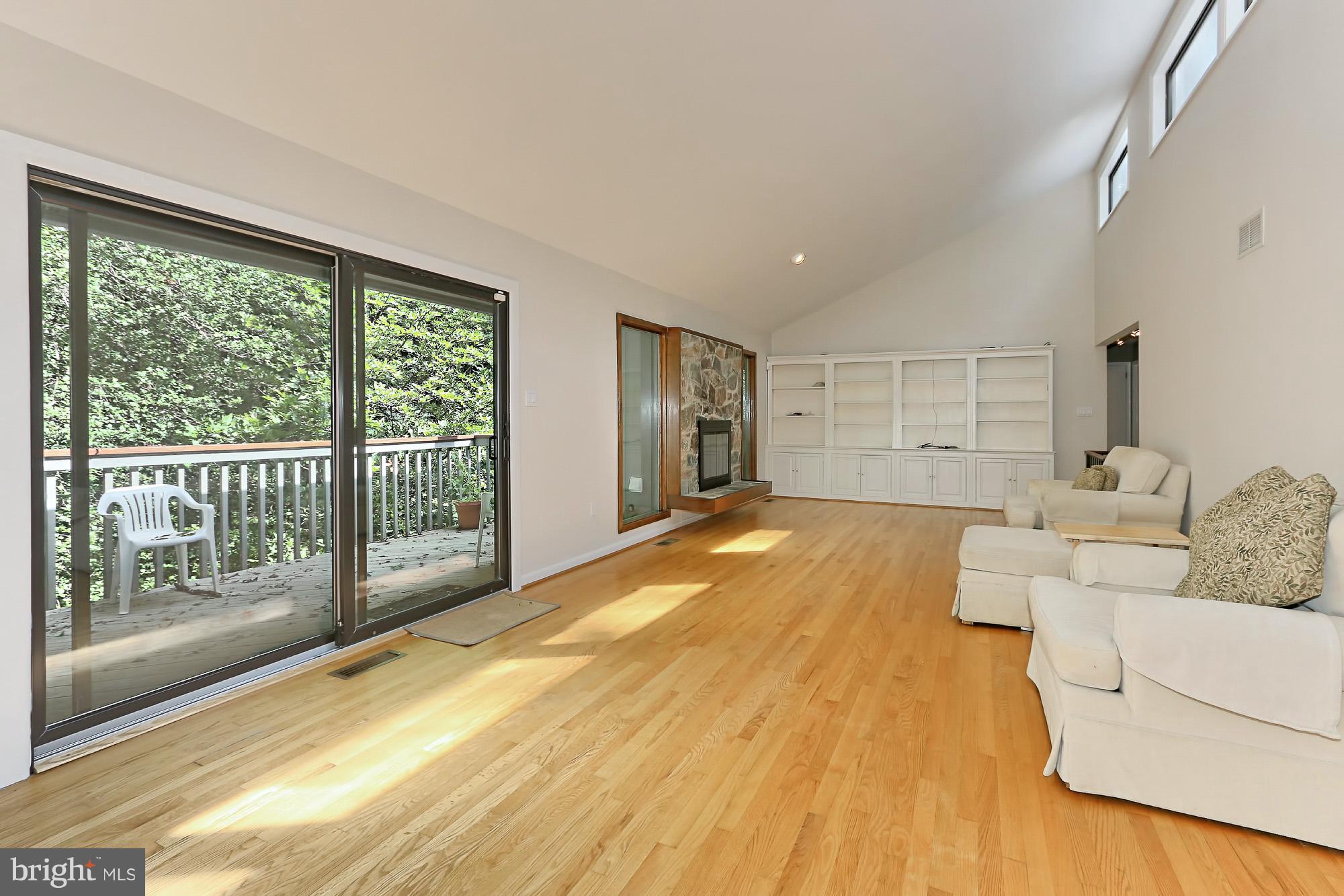 12012 Aintree Lane Reston, VA 20191 - Photo 7 of 30 Living Room