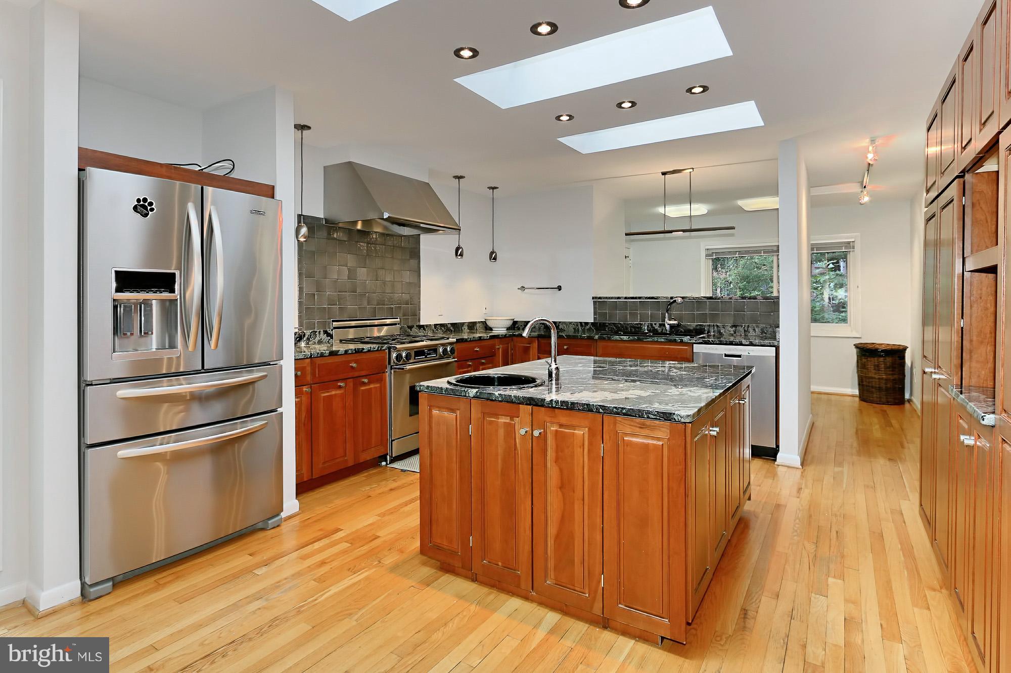 12012 Aintree Lane Reston, VA 20191 - Photo 10 of 30 Kitchen