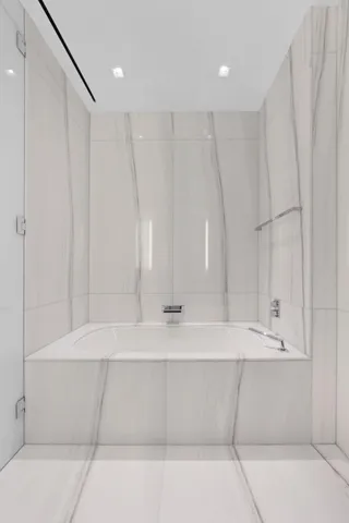 $7,600,000 | 157 West 57th Street, Unit 47B | Midtown Central