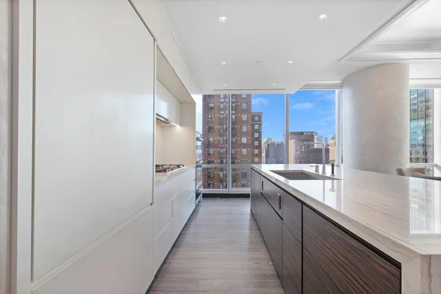 $7,600,000 | 157 West 57th Street, Unit 47B | Midtown Central