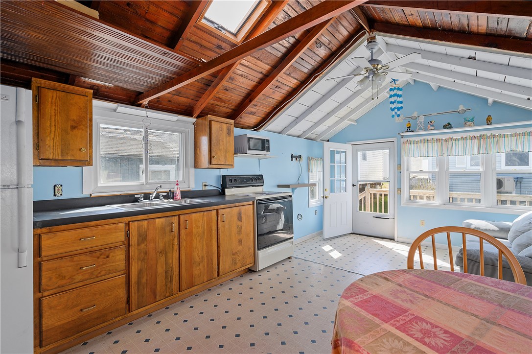 240 Cards Pond Road South Kingstown, RI 02879 - Photo 7 of 31