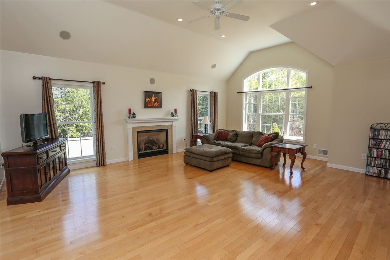 776 Bedford Road New Boston, NH 03070 - Photo 13 of 38