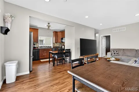 $249,900 | 4739 Hummel Avenue, St. Louis, MO 63116