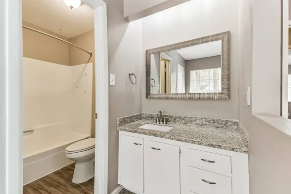 $1,975 | 26 West Broken Oak Court, The Woodlands, TX 77381