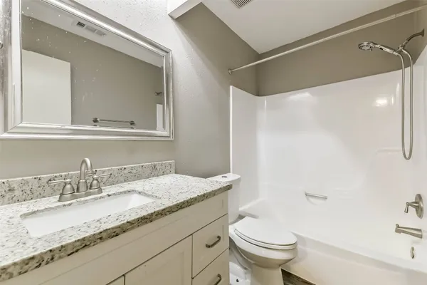 $1,975 | 26 West Broken Oak Court, The Woodlands, TX 77381