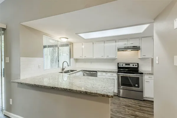 $1,975 | 26 West Broken Oak Court, The Woodlands, TX 77381