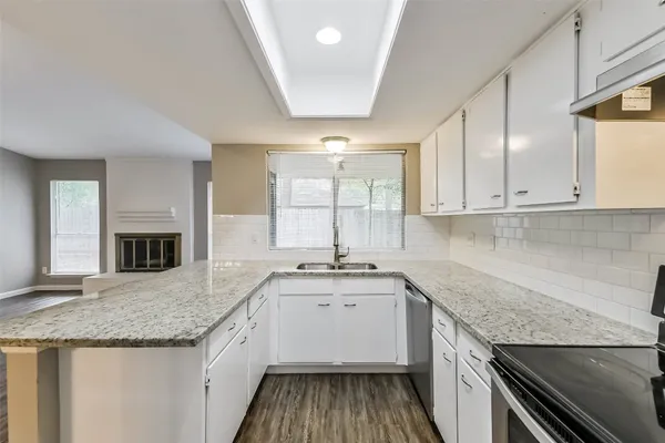 $1,975 | 26 West Broken Oak Court, The Woodlands, TX 77381