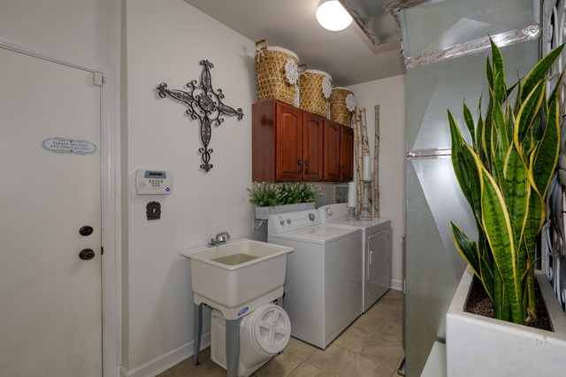 4579 Half Moon Drive, Unit D Yorkville, IL 60560 - Photo 18 of 44 a bathroom with a sink a mirror and a potted plant