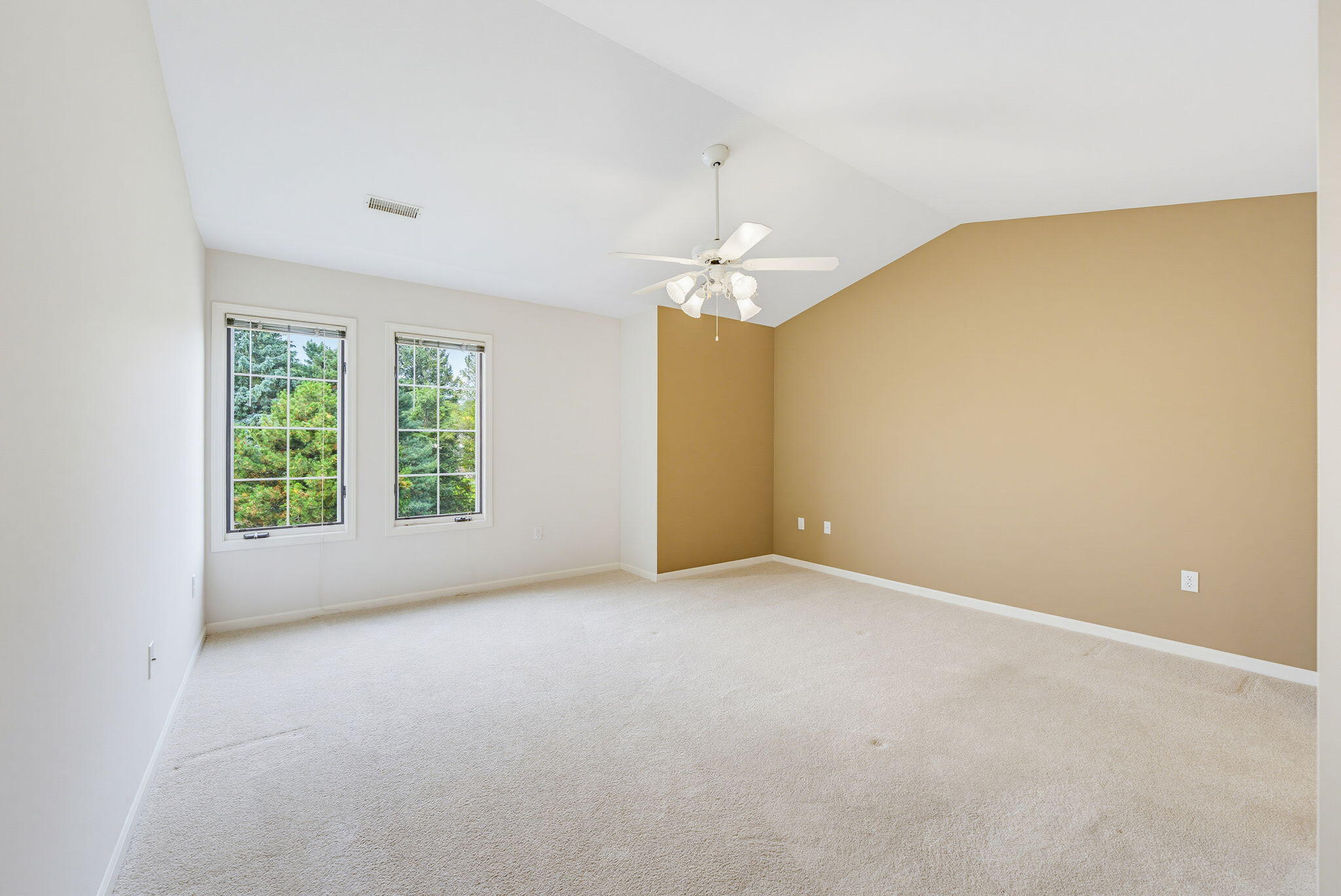 2215 Circle Ridge, Unit B Delafield, WI 53018 - Photo 15 of 33 15-web-or-mls-2215-circle-ridge