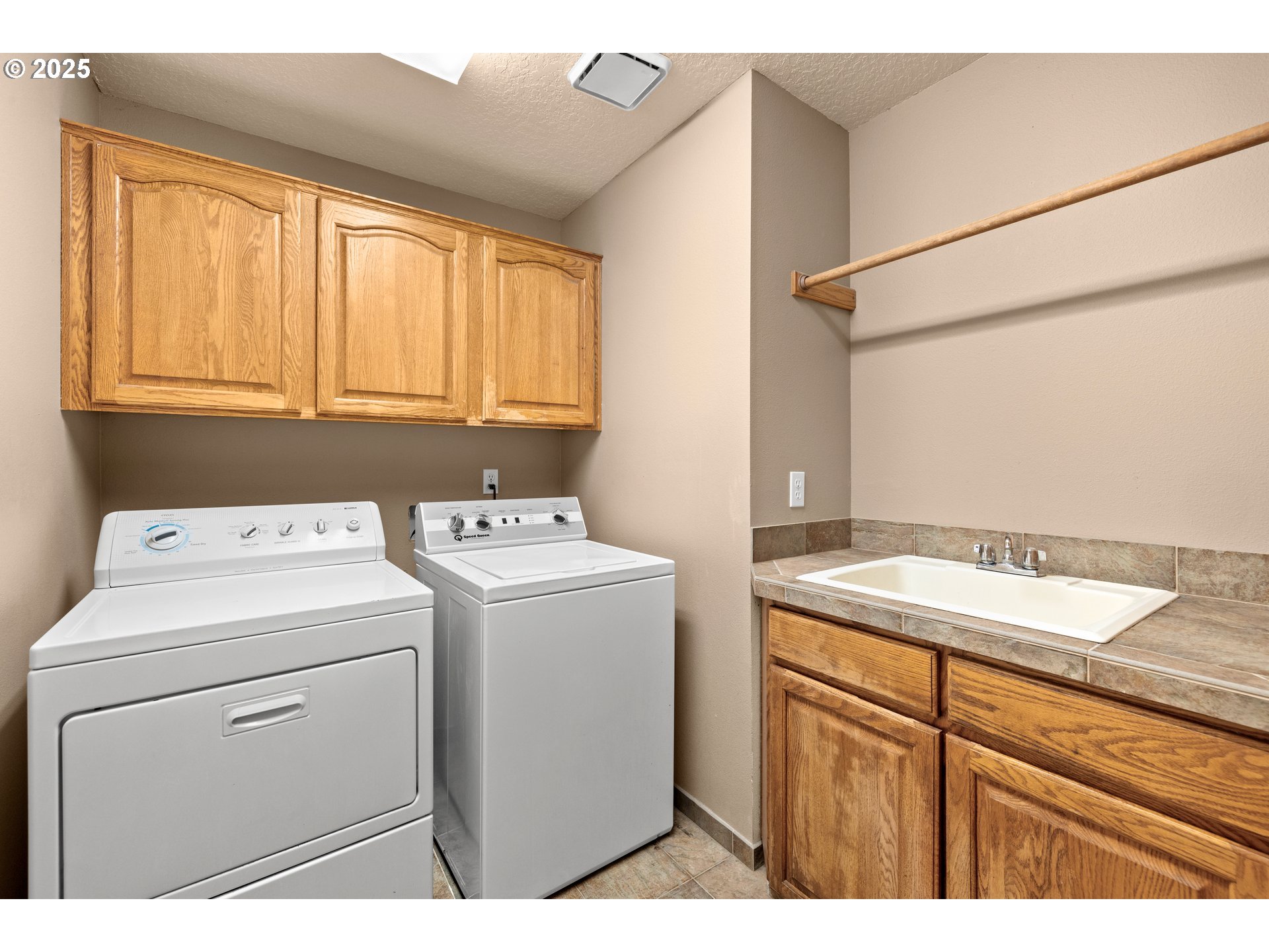 8063 Southwest Viola Street Tigard, OR 97224 - Photo 18 of 42 Gallery Image 18