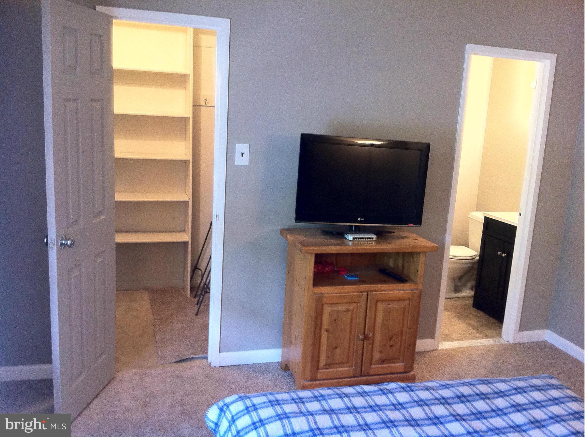 11635 Stoneview Square, Unit 11C Reston, VA 20191 - Photo 22 of 24 Bedroom (Master)
