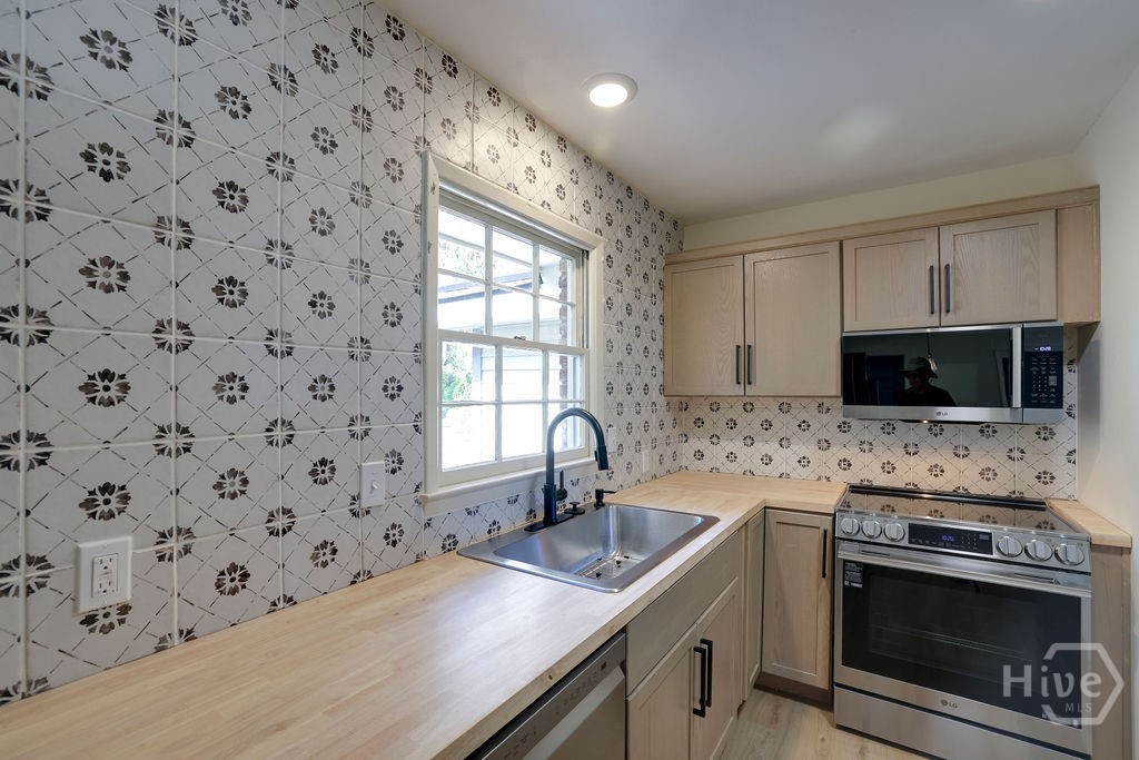 627 Northbrook Road Savannah, GA 31419 - Photo 8 of 32