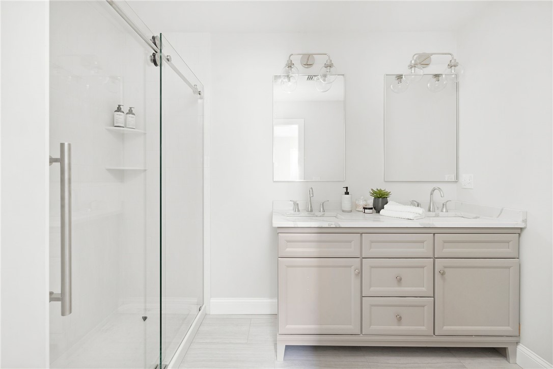 17 Nobert Street, Unit 2 Warren, RI 02885 - Photo 18 of 38 Photo is of the end unit 17 Nobert Unit 1. Same finishes.