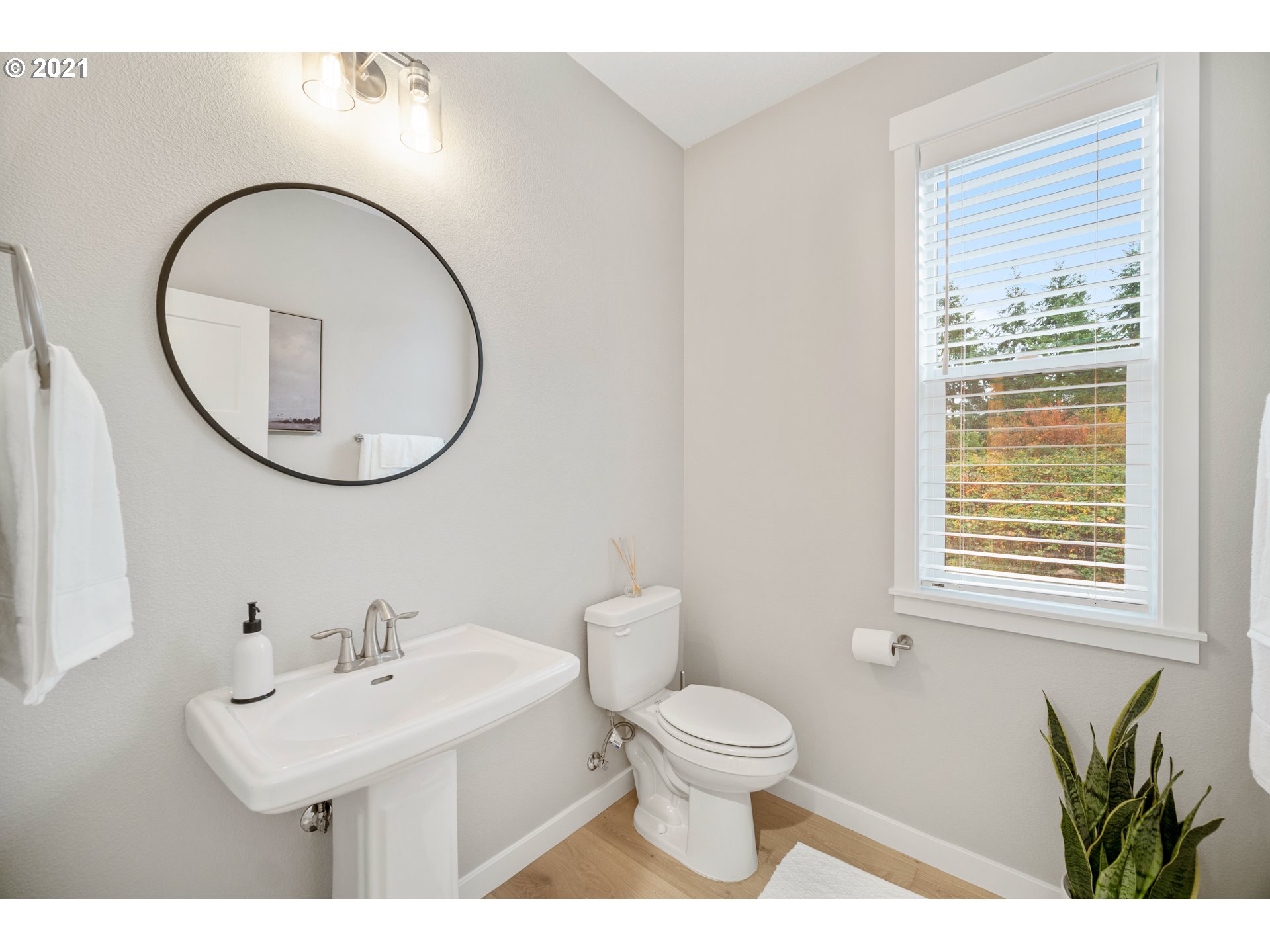 16215 Jada Way Oregon City, OR 97045 - Photo 15 of 32 a bathroom with a toilet sink and mirror