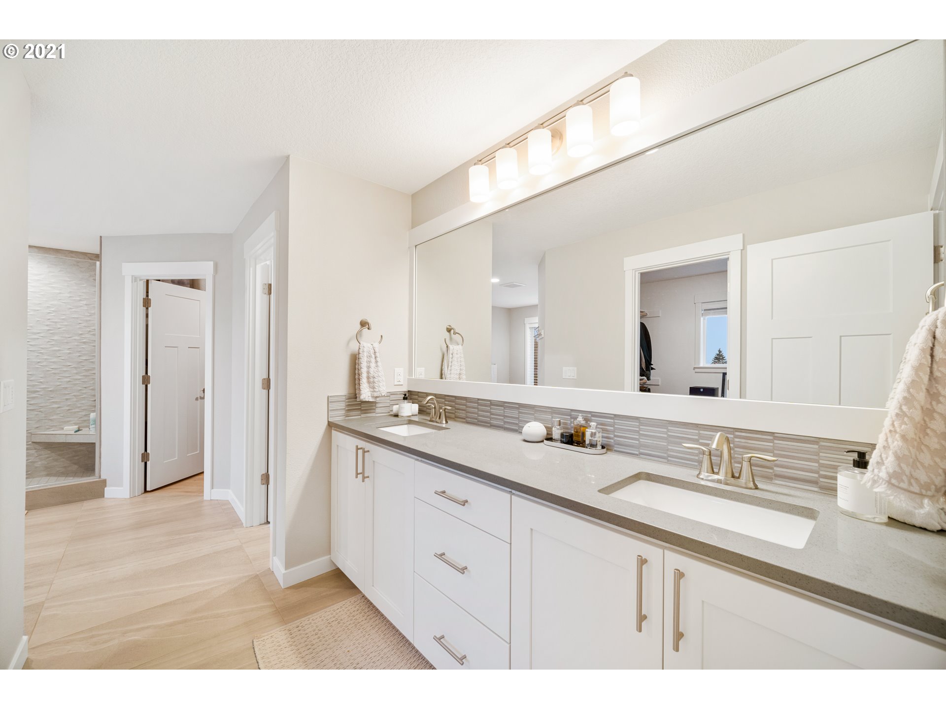 16215 Jada Way Oregon City, OR 97045 - Photo 24 of 32 a bathroom with a sink and a mirror