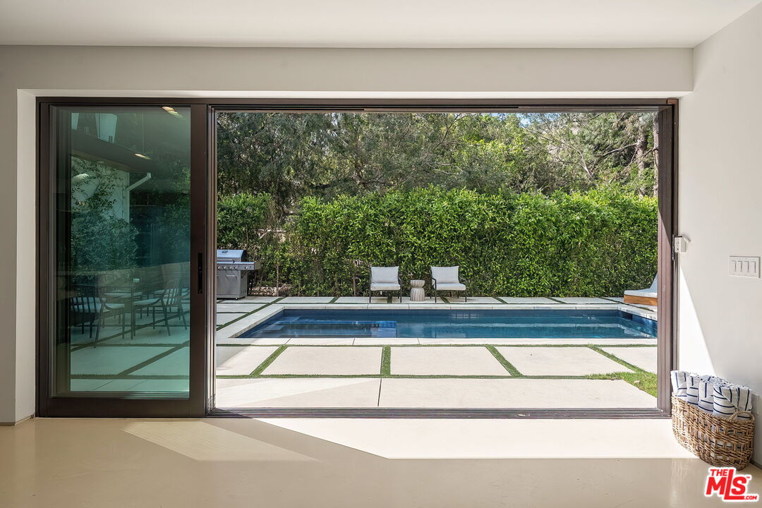 1884 Laurel Canyon Road Los Angeles, CA 90046 - Photo 17 of 73