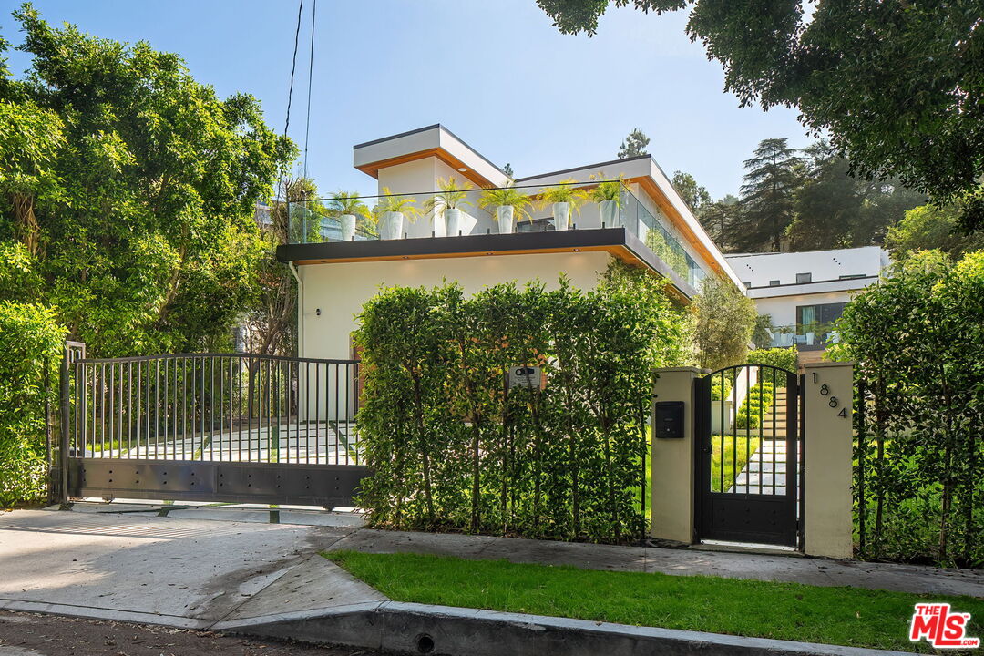 1884 Laurel Canyon Road Los Angeles, CA 90046 - Photo 2 of 73