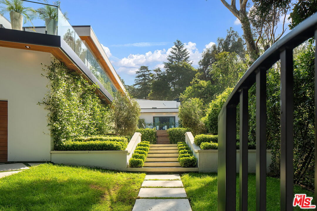 1884 Laurel Canyon Road Los Angeles, CA 90046 - Photo 3 of 73