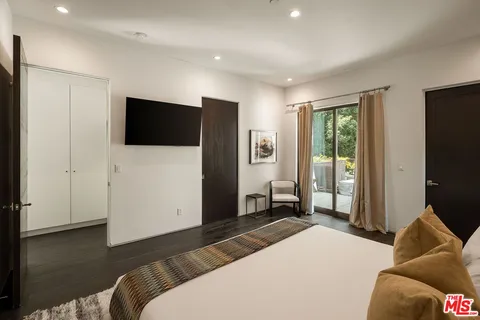 $4,000,000 | 1884 Laurel Canyon Road, Los Angeles, CA 90046