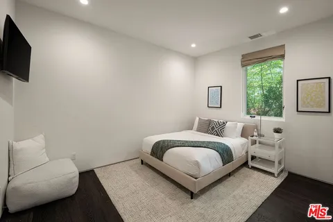 $4,000,000 | 1884 Laurel Canyon Road, Los Angeles, CA 90046