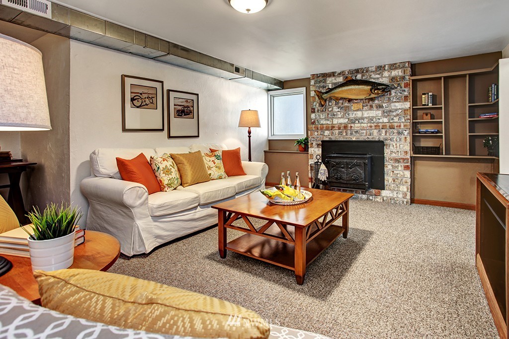 9032 Sand Point Way Northeast Seattle, WA 98115 - Photo 8 of 15 Gallery Image 8