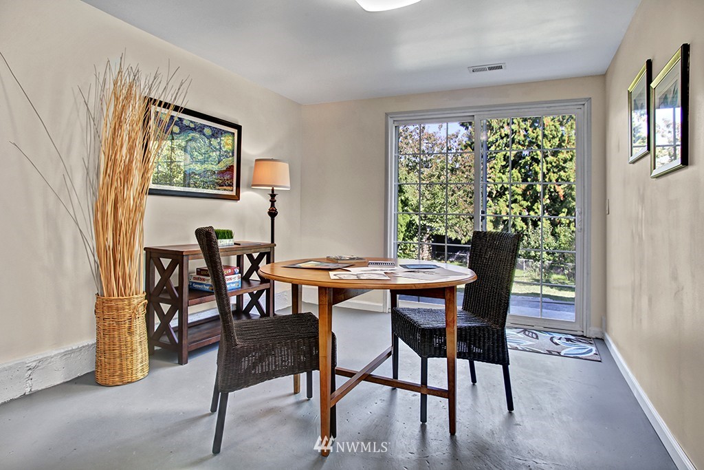 9032 Sand Point Way Northeast Seattle, WA 98115 - Photo 9 of 15 Gallery Image 9