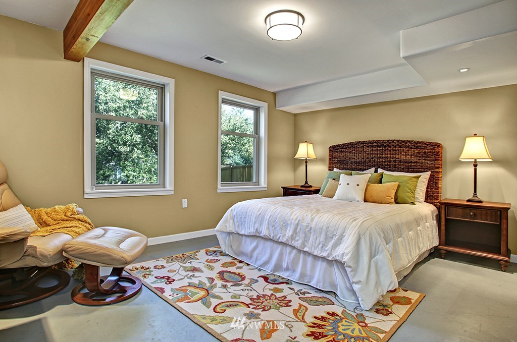 9032 Sand Point Way Northeast Seattle, WA 98115 - Photo 10 of 15 Gallery Image 10