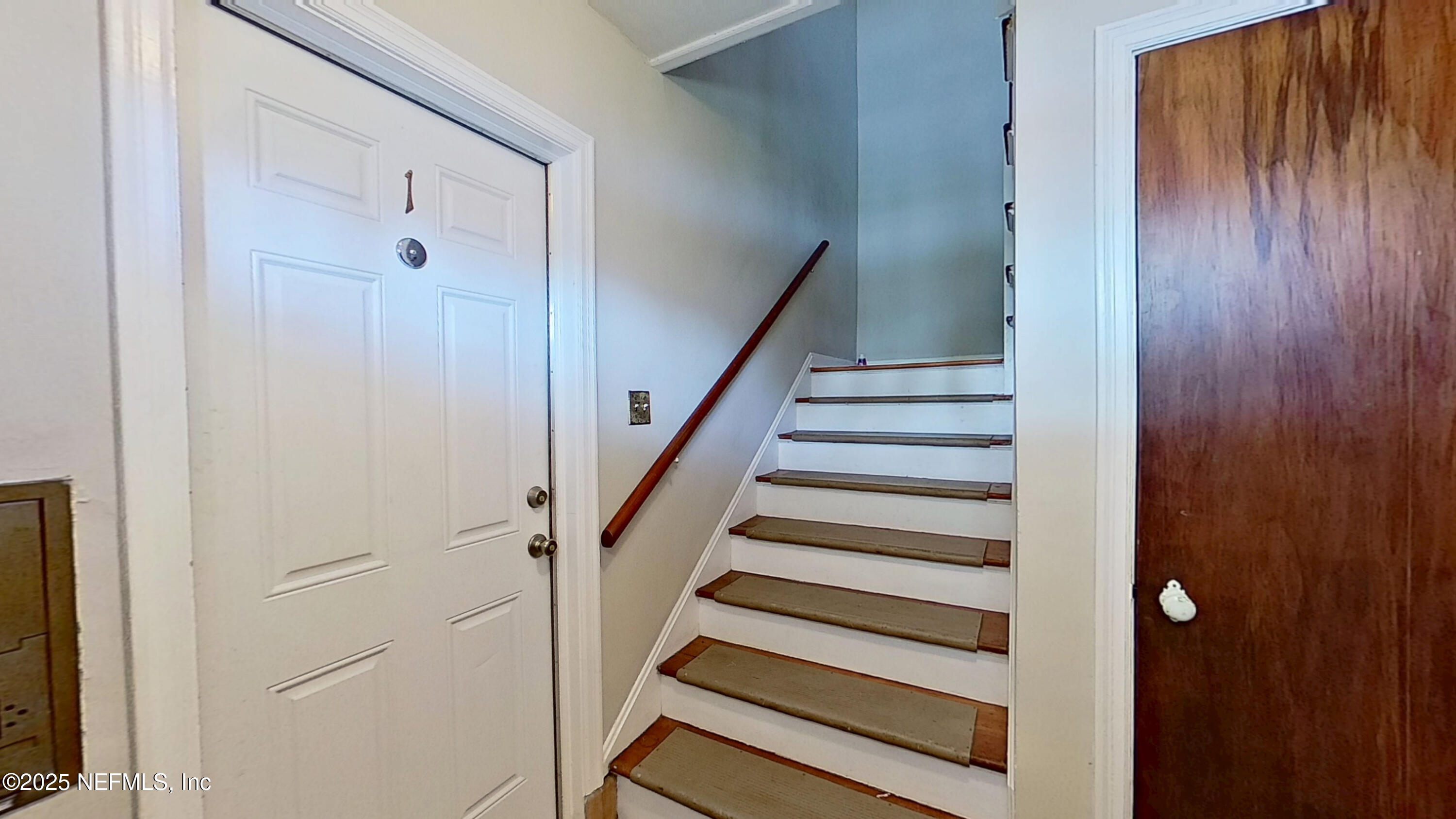 1543 Nicholson Road, Unit 1 Jacksonville, FL 32207 - Photo 5 of 16 a view of entryway
