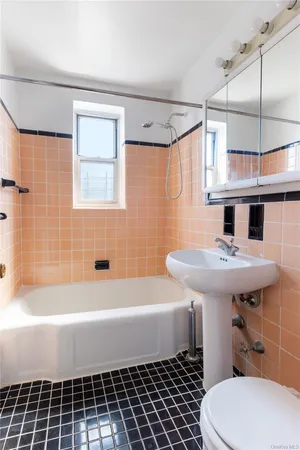 $289,000 | 65-05 Yellowstone Boulevard, Unit 6H | Forest Hills