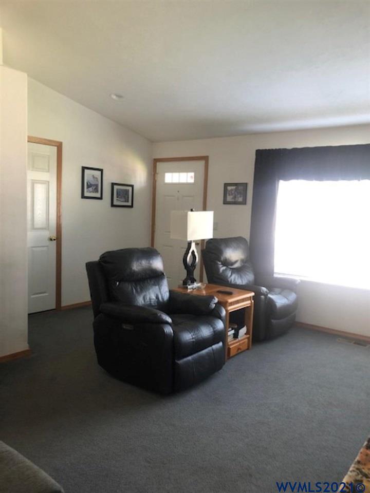 2384 Del Rio Avenue Southeast Albany, OR 97322 - Photo 7 of 13 Gallery Image 7