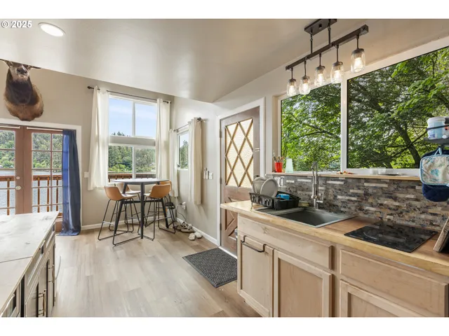 $267,000 | 1401 North Tenmile Lake, Lakeside, OR 97449