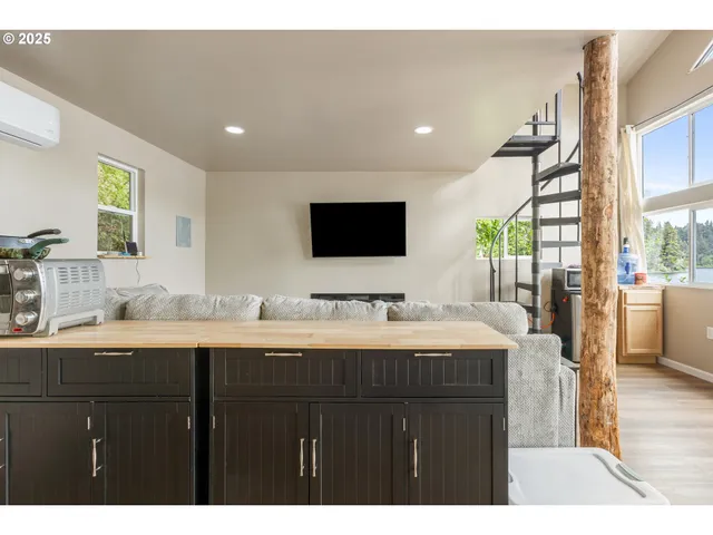 $267,000 | 1401 North Tenmile Lake, Lakeside, OR 97449