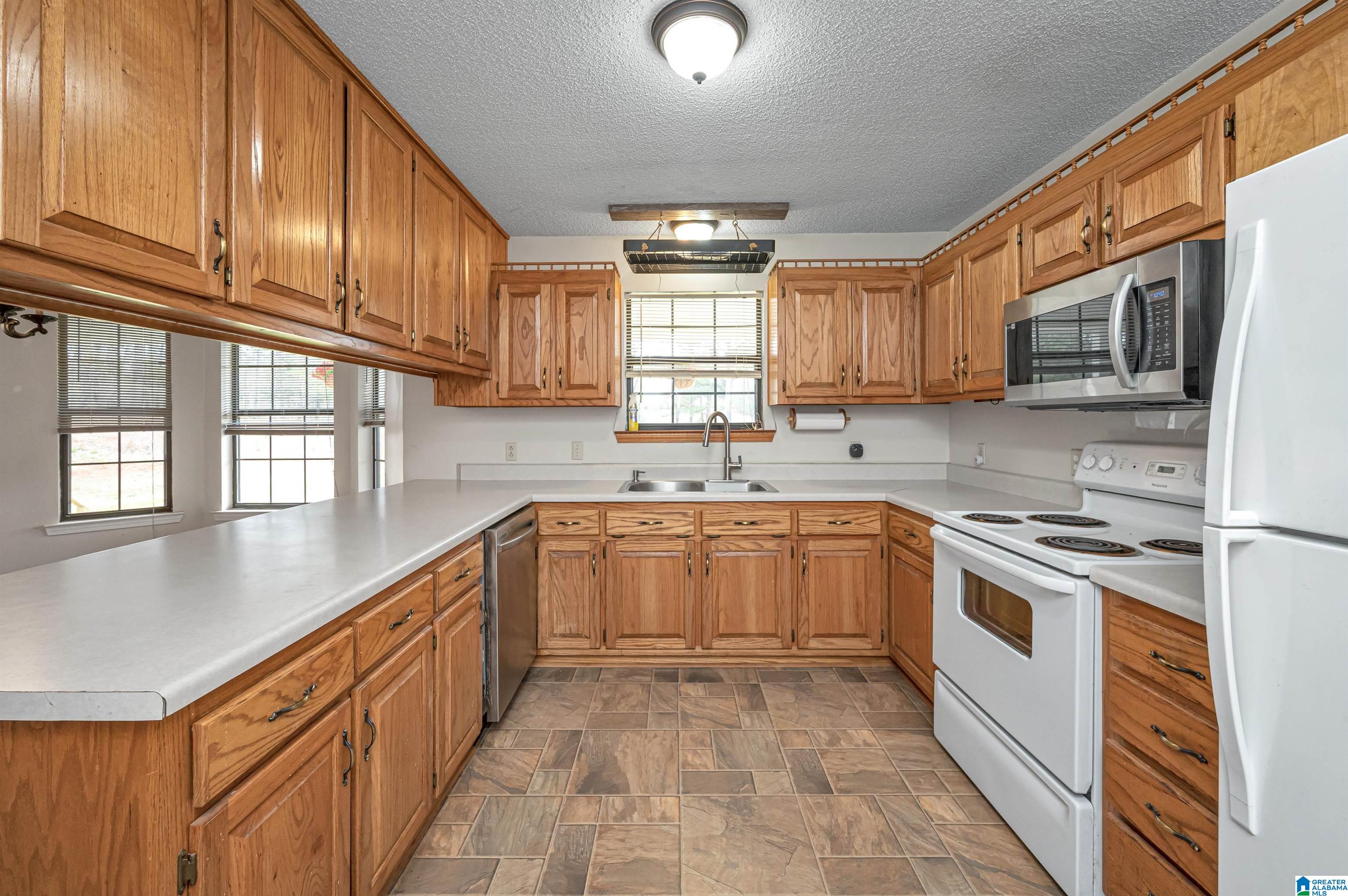 632 Arrowhead Lane Talladega, AL 35160 - Photo 12 of 36