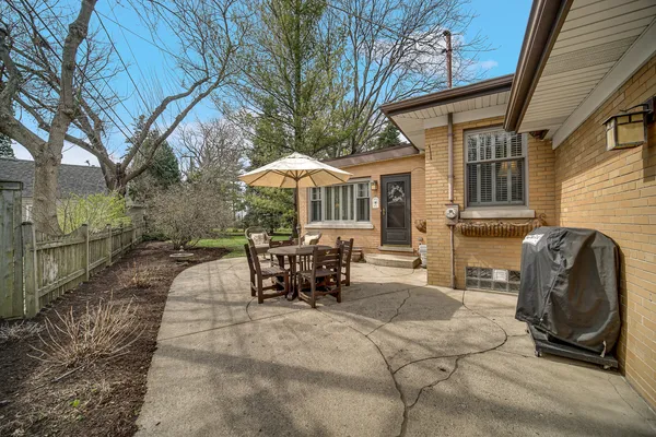 $579,900 | 403 West Shabonee Trail, Mount Prospect, IL 60056