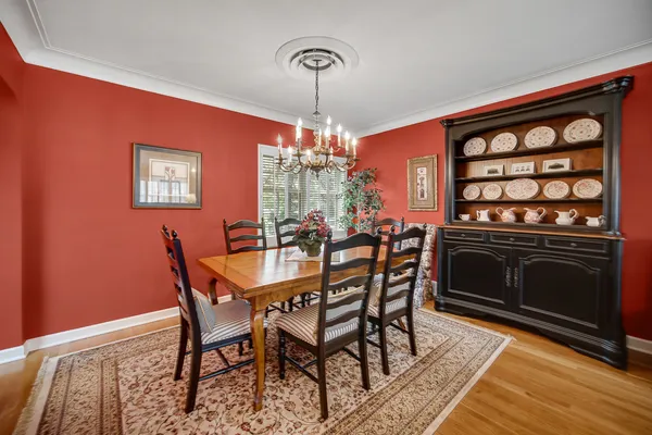 $579,900 | 403 West Shabonee Trail, Mount Prospect, IL 60056