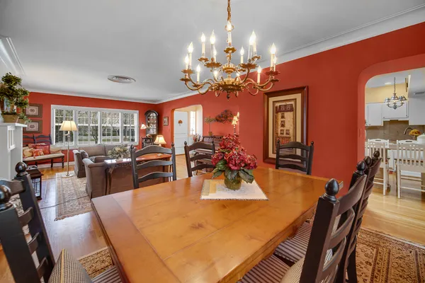 $579,900 | 403 West Shabonee Trail, Mount Prospect, IL 60056