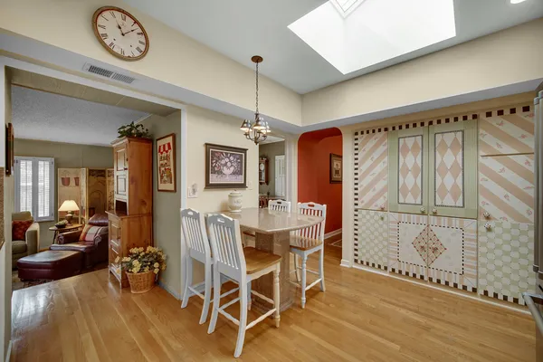 $579,900 | 403 West Shabonee Trail, Mount Prospect, IL 60056