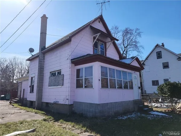 $59,900 | 811 Cedar Avenue, Niagara Falls, NY 14301