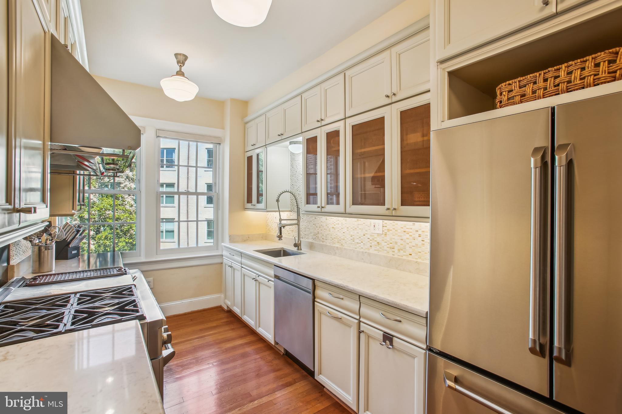 1661 Crescent Place Northwest, Unit 408 Washington, DC 20009 - Photo 5 of 57 Kitchen Cabinetry by Thomasville