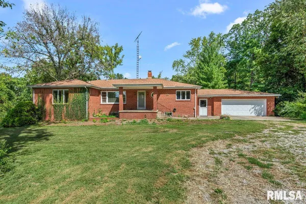 $325,000 | 4107 Lincoln Trail, Taylorville, IL 62568