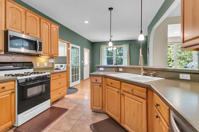 $474,900 | 2128 Scenic Hills Drive, Jackson, MI 49201